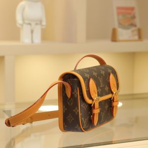 Alternative view of Dimensions: 15 x 6 x 19.5 cm (height x width x length)